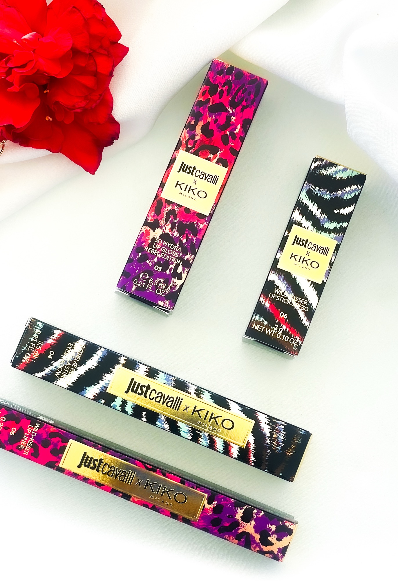 Produits de la collection maquillage Kiko x Just Cavalli avec leurs packagings aux imprimés animaliers